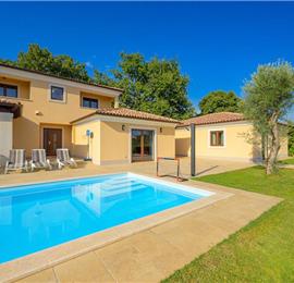 4 bedroom villa bedroom with pool, Svetvinčenat, Istria, sleeps 8